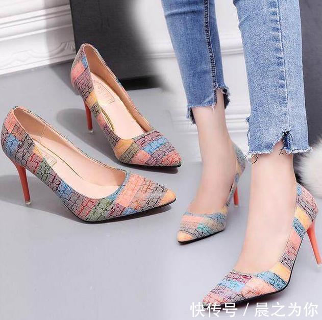尖头 极具美感的高跟鞋,舒适不累脚,突出腿部的优美线条