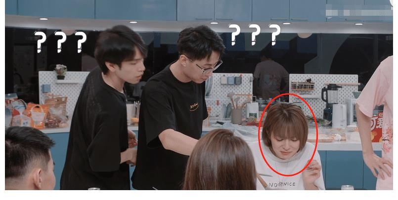 陳思銘|心動的信號4：男4表現(xiàn)欲太強，素質(zhì)堪憂，居然坐在桌子上吃飯！