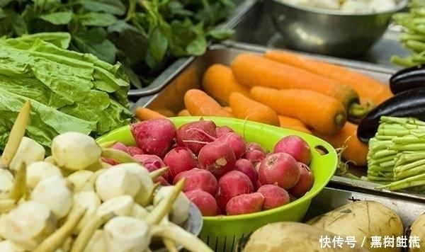 医生|医生提醒：血压高的人，除了盐，还要警惕“3素”，越吃血压越高