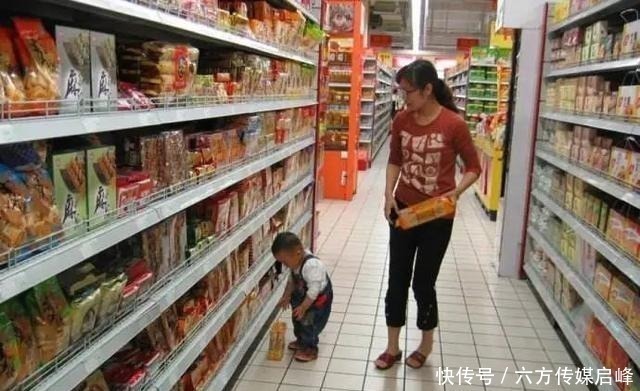 超市|5岁娃打碎一兜鸡蛋,超市要求10倍赔偿,宝妈做法店员哑口无言