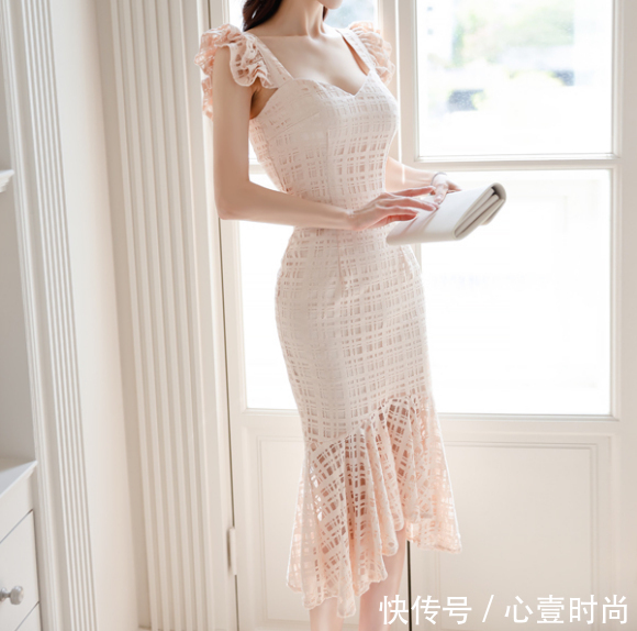 暖曦络纹|女神孙允珠高清时尚搭配:暖曦络纹垂帘巴黎粉橘鱼尾裙