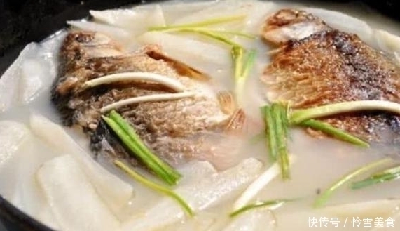炖鱼时,聪明人从不放料酒和啤酒,加点它,鱼汤更浓白还无腥味