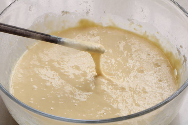 早餐别吃油条了,教你懒人吃法,手不碰面,一挤就出锅,又软又香