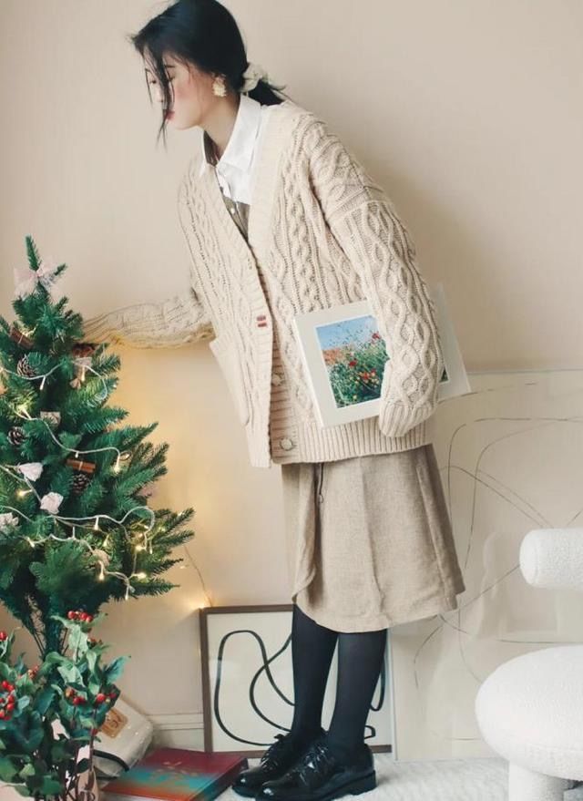 黄黑皮女生穿衣“颜色”很重要，学会这些搭配技巧，显白显气质