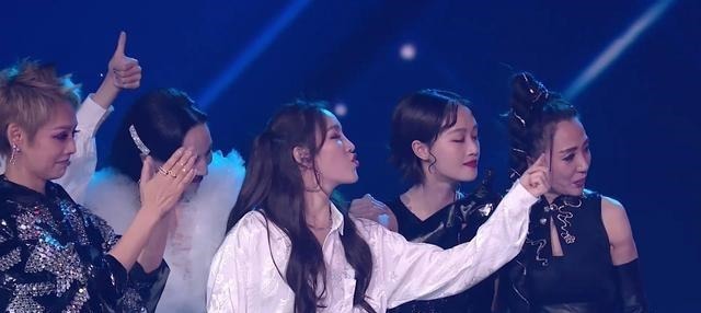 球迷们|郎姐孟佳营销成功、王霏霏已经成为一块踏脚石