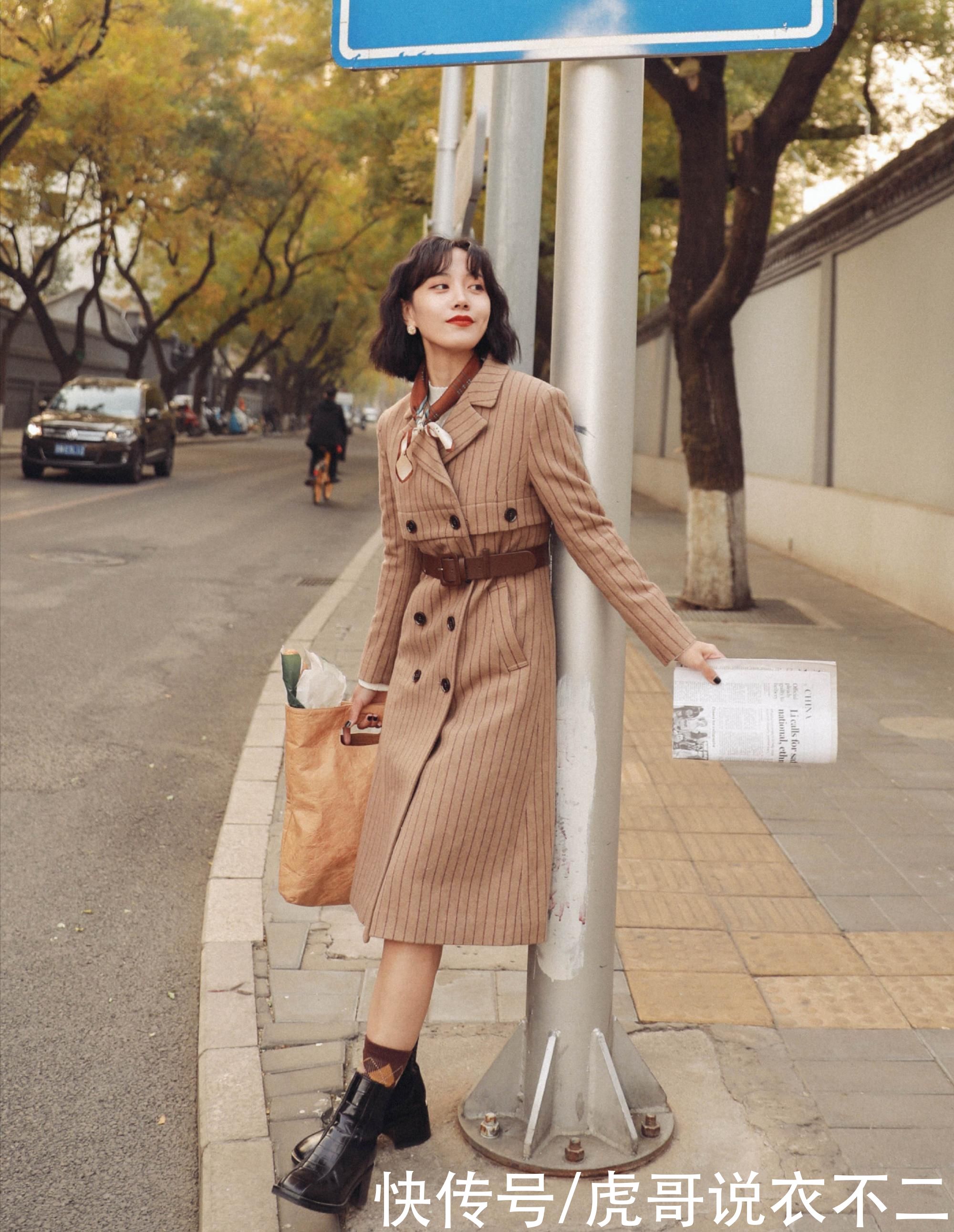 40岁女人想“扮嫩”很难，优雅却不难，穿对了比年轻人更显气质