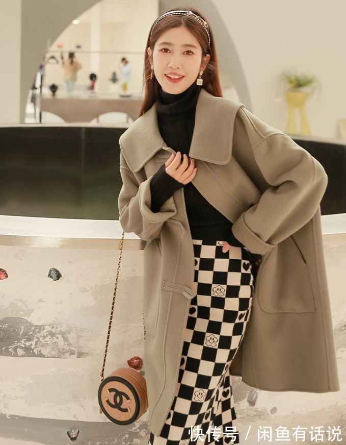 中年女人 过完一半冬天才发现:中年女人穿大衣时,还是配“半裙”最显气质
