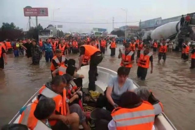 安阳市政府|人民子弟兵持续奋战抗洪一线！投入数千兵力帮助受灾群众恢复生产生活秩序