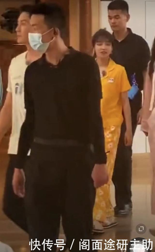 蔡徐坤|baby现身三亚录制节目,辟谣退出跑男传闻,击破退出跑男的谣言