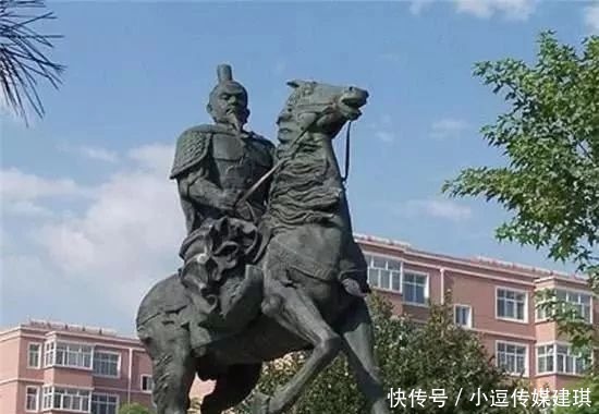 养家|13岁投奔姑父，卖茶叶帮姑父养家，20年后，姑父把皇位传给他