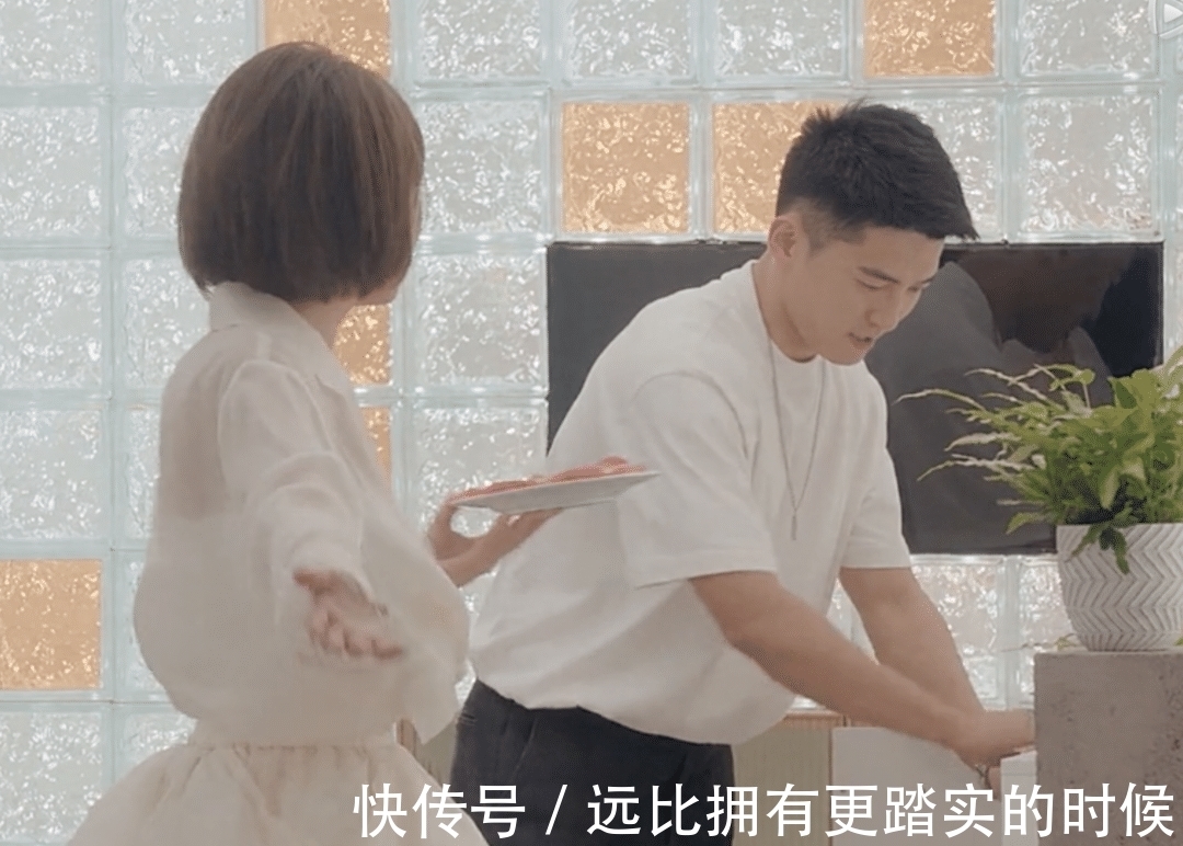 麦穗|《心动的信号4》女二在读博士人设崩塌?医学生直接用卫生纸擦碗