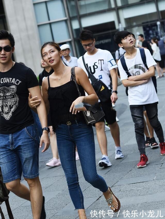 小清新 白色网纱上衣搭配蓝色打底裤,把握时尚,紧跟潮流