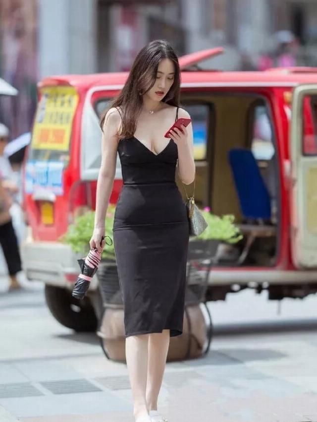闭月羞花|时尚街拍黑色长裙晚礼装,真是有闭月羞花之貌