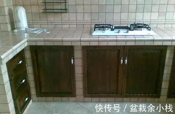 瓷砖|请师傅砌了个瓷砖橱柜,省钱又耐用,邻居们都很羡慕!