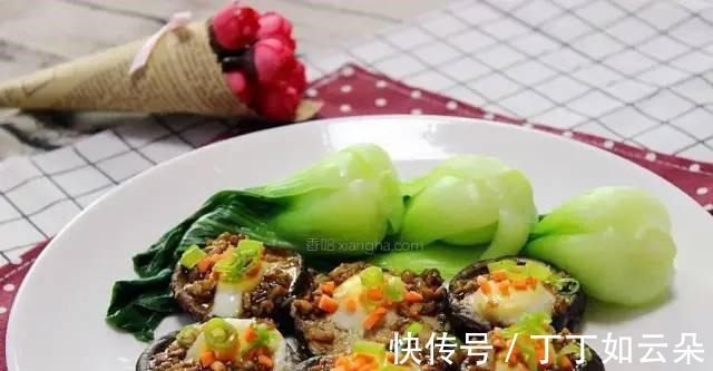 铁含量是菠菜的30倍!被誉为长寿菜,秋季用它包饺子养颜又美味!