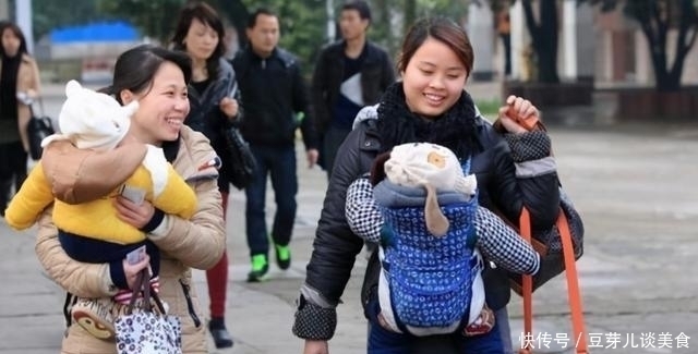 妈妈|妈妈出去买菜,9岁儿子自告奋勇照顾1岁妹妹,回来后宝妈后悔了