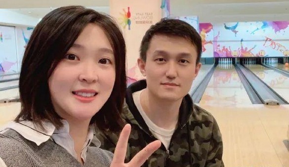 惠若琪|惠若琪晒近照为爱人庆生,生产后明显发福,脸庞比同框老公还大