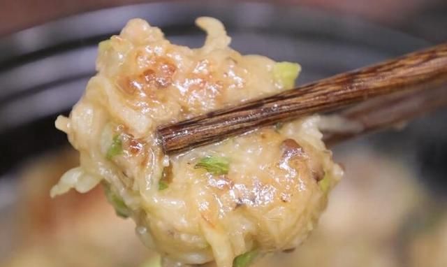 天冷后,遇到此菜别错过,锌是猪肝7倍,做成丸子砂锅鲜美又好吃