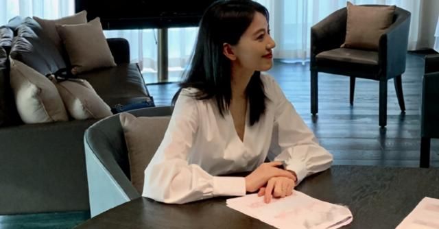 她号称“直男杀手”，出道23年从不参加综艺，网友：一股清流