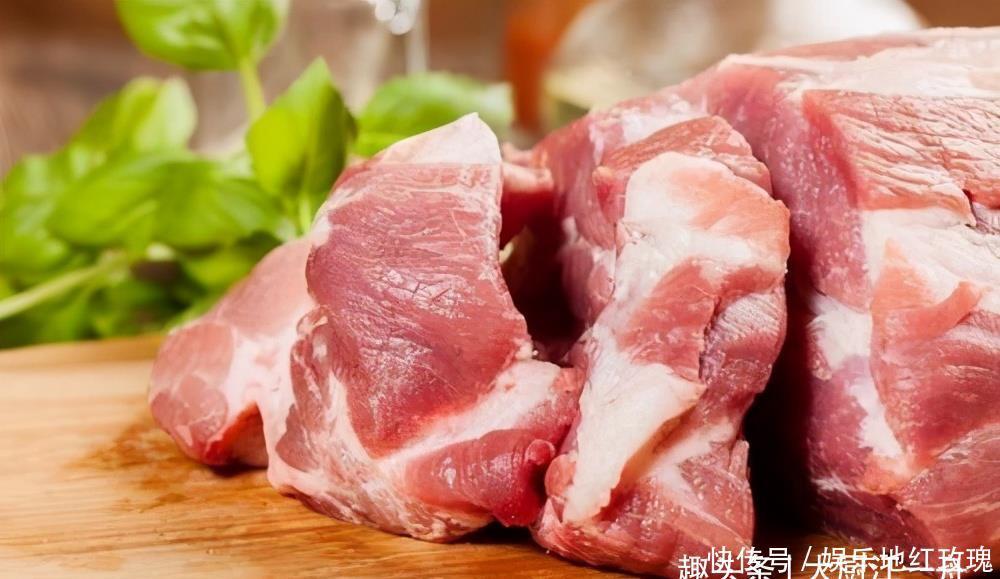保存猪肉时,只会放冰箱就错了,教你一招,猪肉放半年照样新鲜