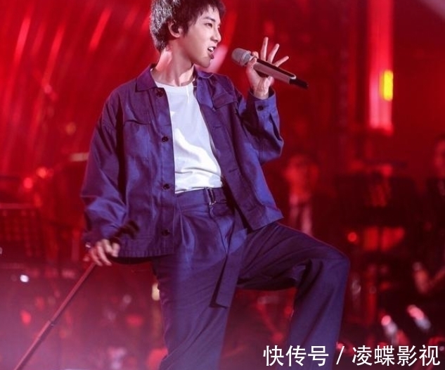 凤凰传奇|从星光大道冠军到“人人喊打”，52岁的阿宝再惹争议，他做了啥？