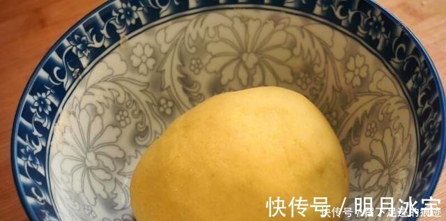 面饼|香蕉不要直接吃,加1碗玉米面,粗粮细做,比买的面包好吃