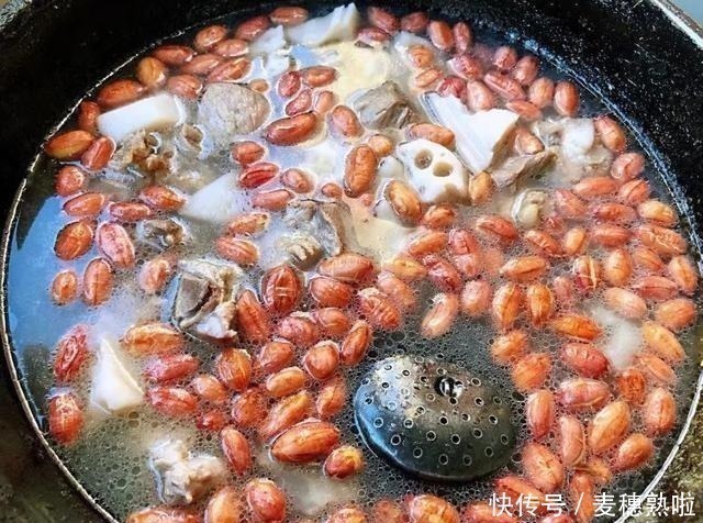 红皮花生|医生不会告诉你,失眠最怕这道汤,三天两头炖一锅,一觉睡到天亮