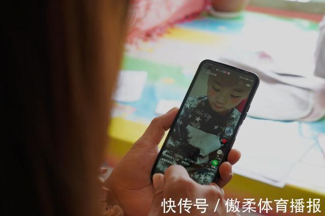 干活|女子意外怀孕后不顾反对生下双胞胎,医生看后断言:活不过18岁