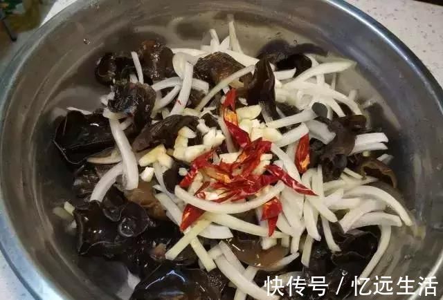 黑木耳|木耳和它是绝配,成本不到5块钱,吃一次相当于给肠道做个大扫除