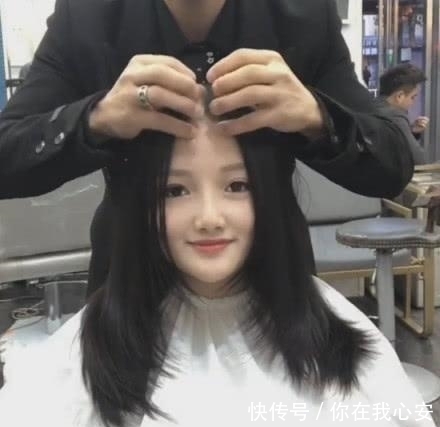 理发店|女孩去理发店,发型师拨开头发时,没忍住笑了