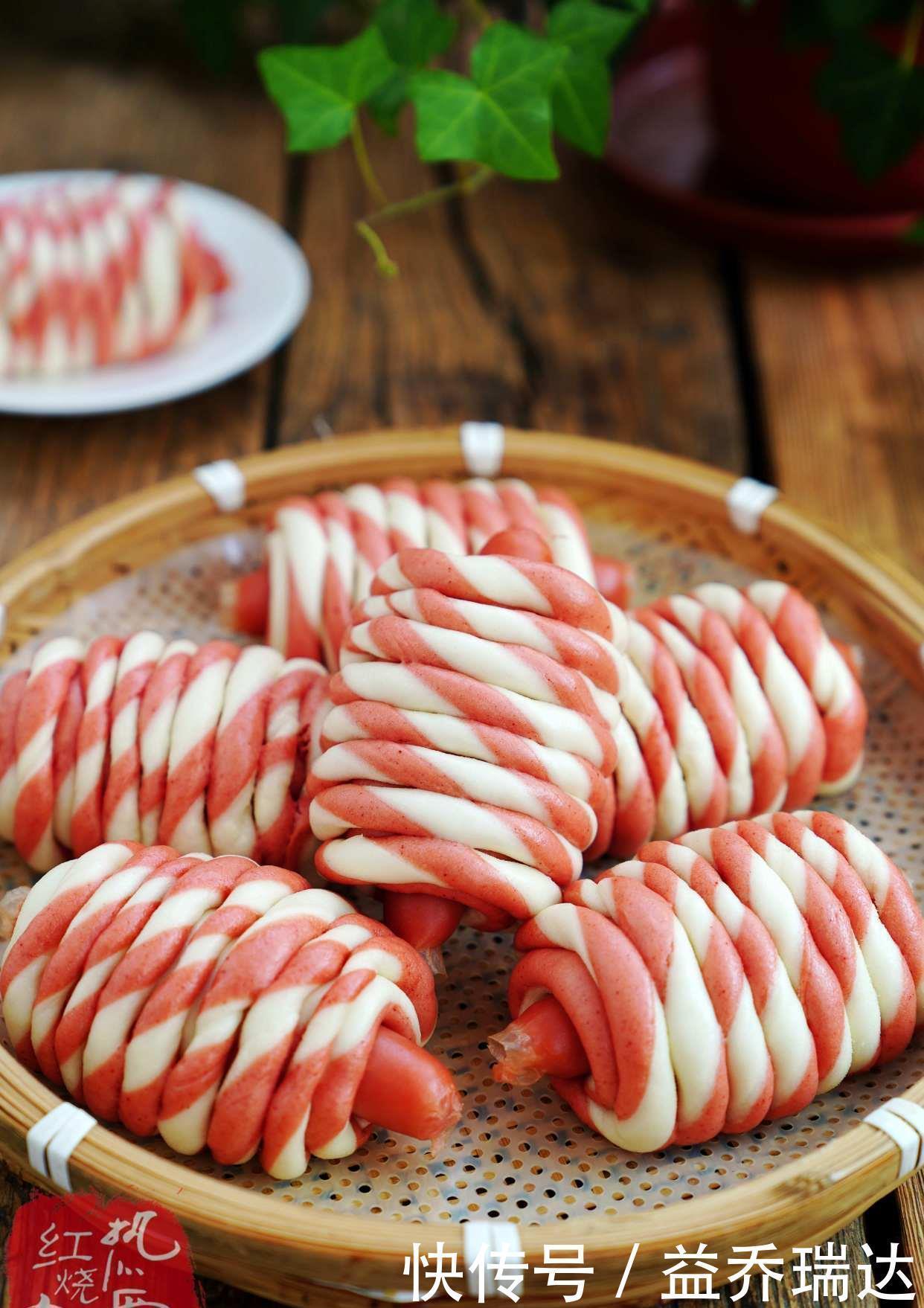 白馒头吃腻了试试这一种做法,颜值很高里面还有肉,看着复杂做着省事