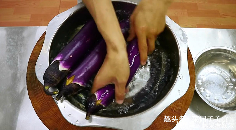  做法|茄子最简单好吃的做法，不用过油，水水嫩嫩鲜香下饭，全家都爱吃
