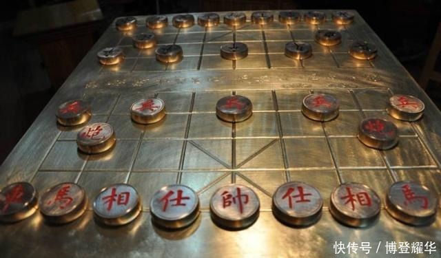 仁福|康熙让侍卫和自己下棋,下到一半出去打猎,回来却看到侍卫的尸体