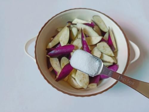 茄子块|蒸茄子，切记别直接上锅蒸，多加1步，茄子鲜嫩入味不变色，真香