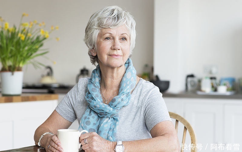 67岁老人常喝1种酸,甘油三酯从8.9降到1.5,手不麻、头不晕了