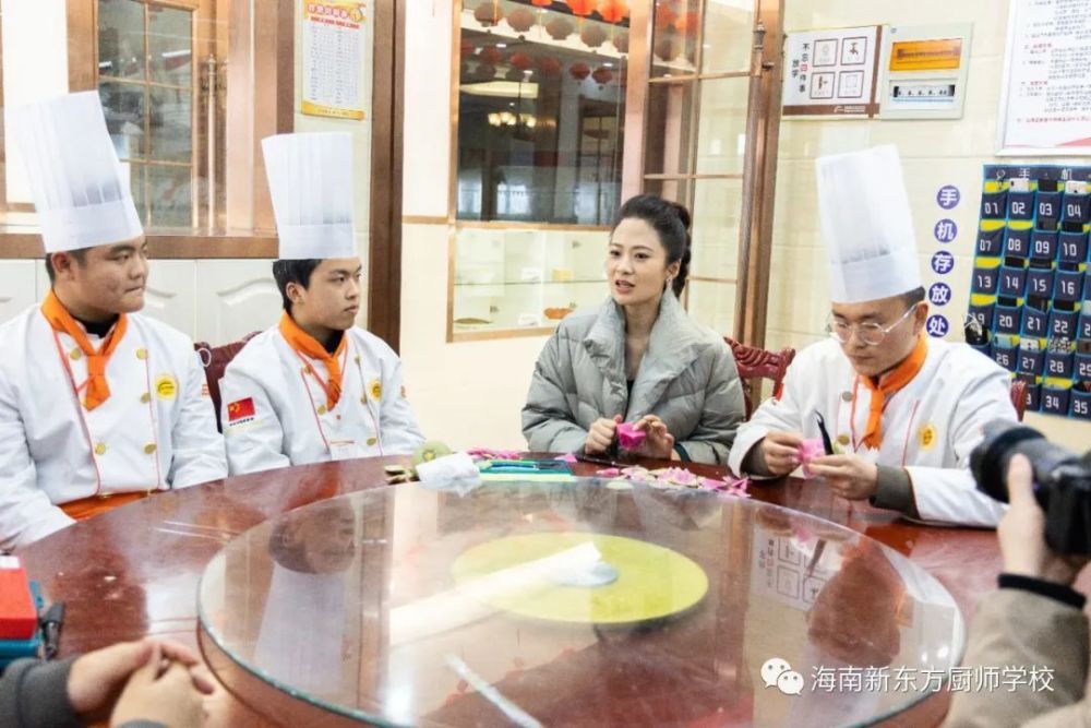 央视《厨王争霸》惊现历届节目年纪最小选手!新东方学子的无限可能!