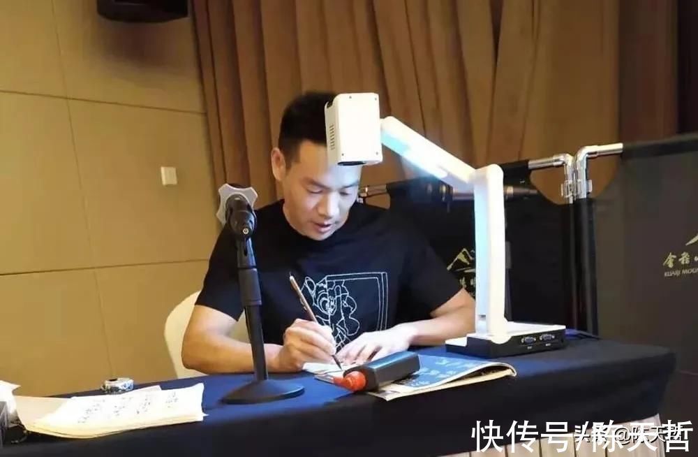 毛边纸&谁说欧楷入不了国展?这位十二届国展入选者在欧基础上加了新成分