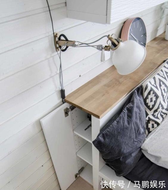 小卧室早该舍弃床头柜，靠墙塞15公分宽薄柜，收纳何止多出2倍