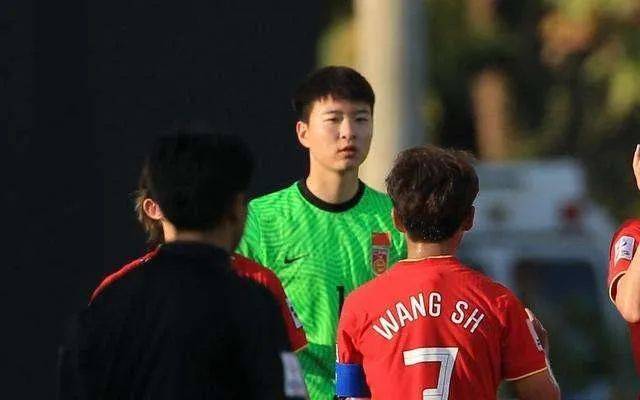 上海女足|亚洲杯夺冠功臣国门朱钰领衔 上海女足官宣四人加盟
