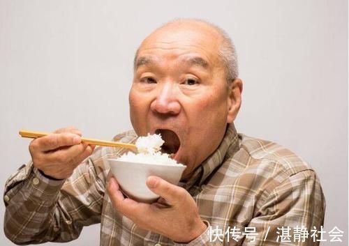 睡眠时间|长寿体质,通常有4个特点,若你也有,值得高兴