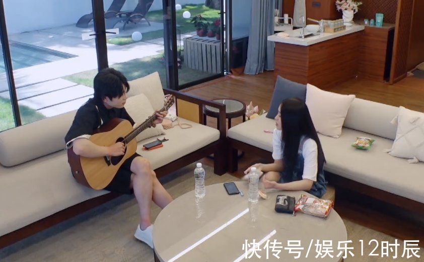 女兒們的戀愛4|《女兒們的戀愛4》：樊凱杰唱情歌唱哭，向李莎說出自己的感受