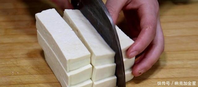 大厨教你这样做红烧豆腐，咸香适口，超级下饭，全家都喜欢！