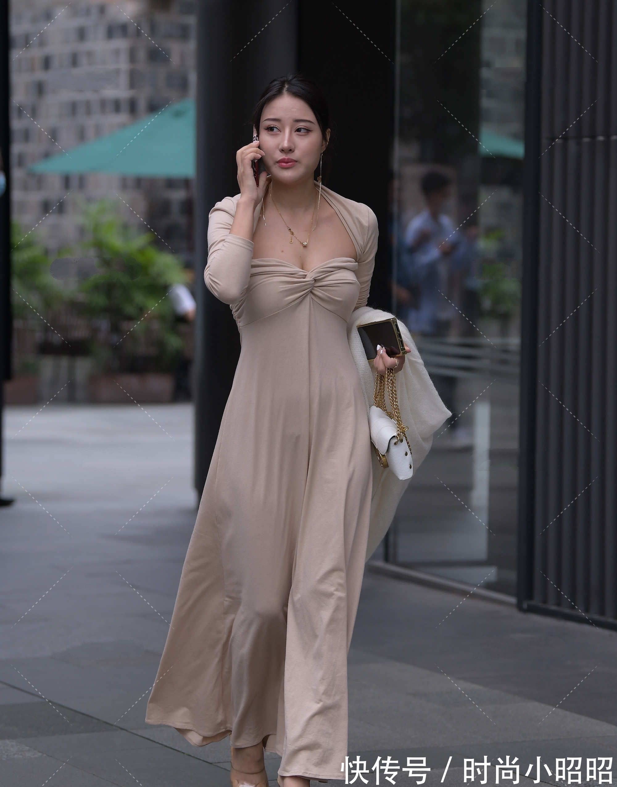 小坎|两件套连衣裙，前后设计各不相同，正面看起来更有高级感