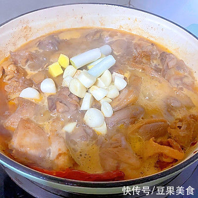 小芹菜|酱香焖鸭鲜嫩入味满屋飘香