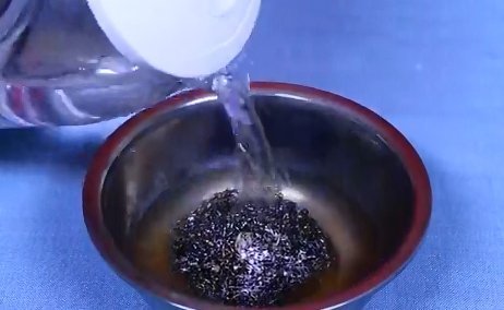 钢丝球放火上烤一烤真厉害，搞定家庭常困扰的难题，早明白就好了