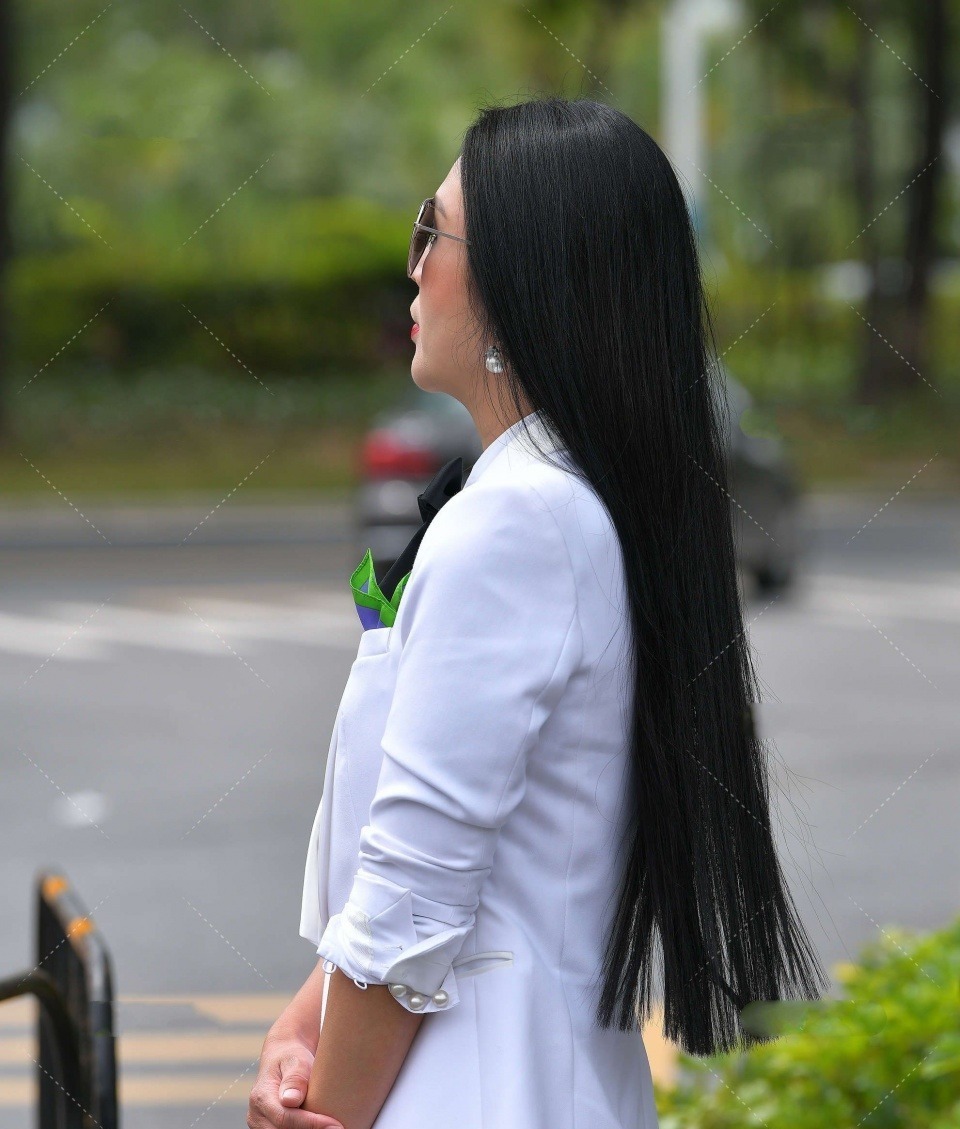 打底裤 打底裤的透气性比较好,手感比较柔软,贴着肌肤的时候比较舒适