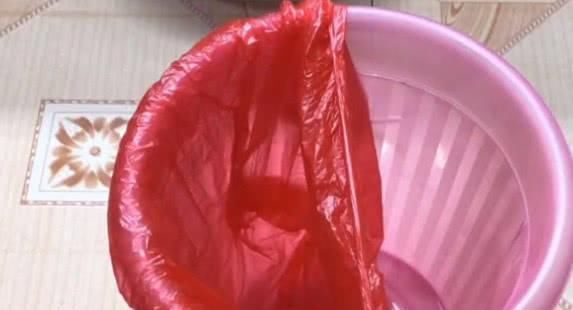 垃圾桶|垃圾桶上放一根筷子,真是厉害了,10个家庭9个都需要,学学吧