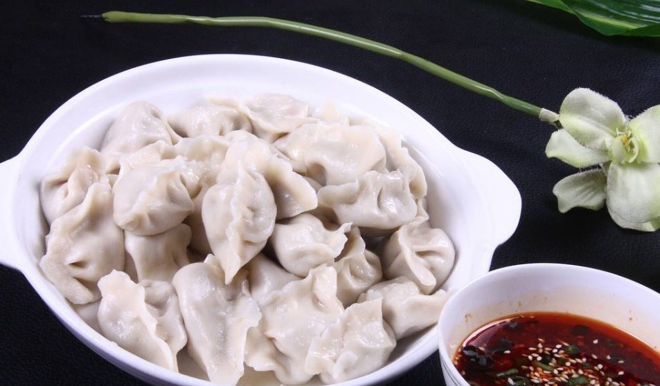 做萝卜肉馅的饺子时，记住这1个技巧，萝卜味美不出水