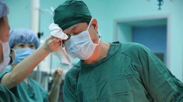 产科医生|为什么很多医院,让男医生给产妇接生院长透露3个原因很现实