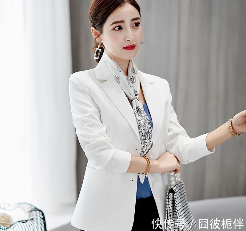 四五十岁女人别跟不上潮流，瞧瞧下面女人怎么穿，一个比一个美